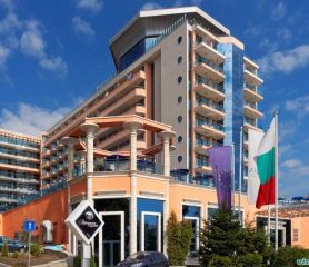 хотел Астера, Златни пясъци - Луксозна лятна почивка 2022 на първа линия - С включени чадър и шезлонг на плажа
