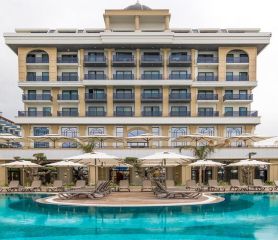 Serenity Queen Hotel Lux