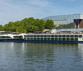 MS MONARCH COUNTESS
