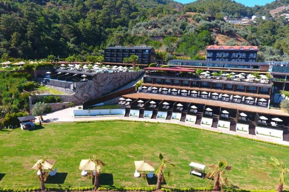 MANASPARK DELUXE HOTEL