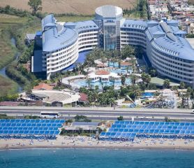 CRYSTAL ADMIRAL RESORT SUITES & SPA