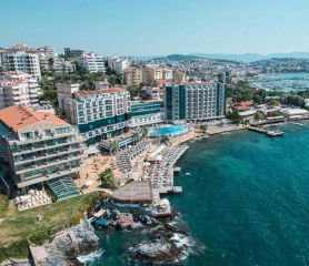 Charisma De Luxe Hotel