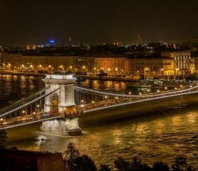 Светлините на Будапеща, със самолет и обслужване на български език - отпътуване от Бургас!