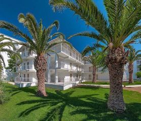 LE BLEU HOTEL & RESORT